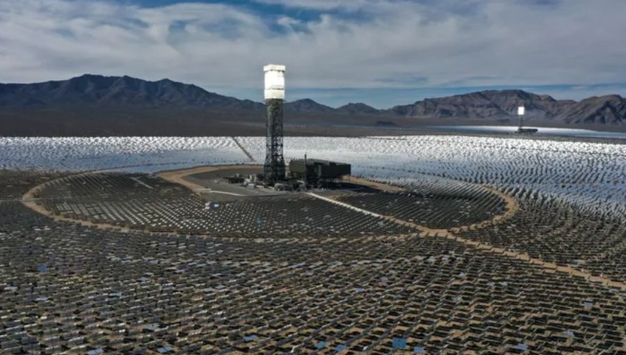 Once-Pioneering Ivanpah Solar Plant Faces Closure Amid Rise of Cheaper PV Technology