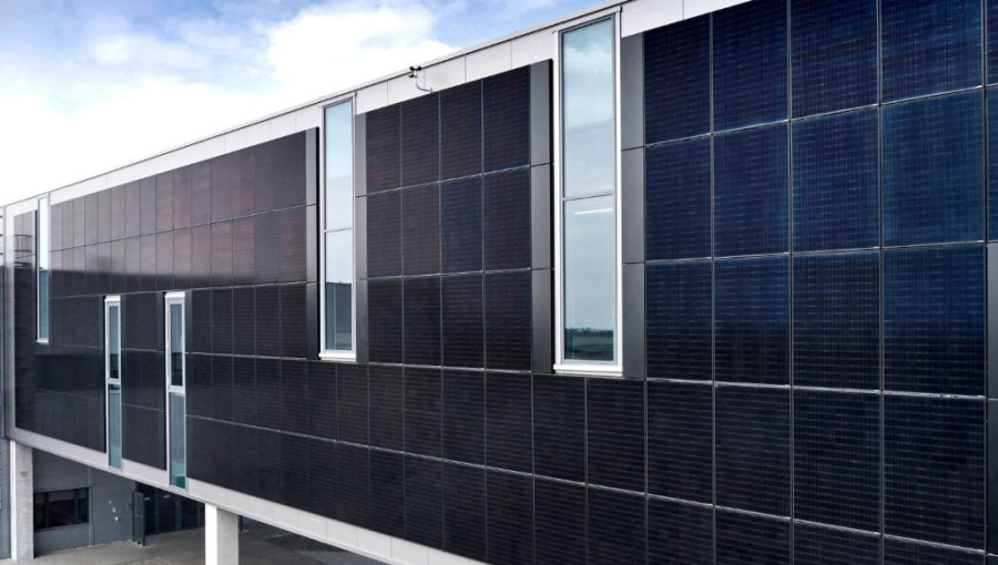BMW Debrecen Plant Integrates Innovative Solar Facades