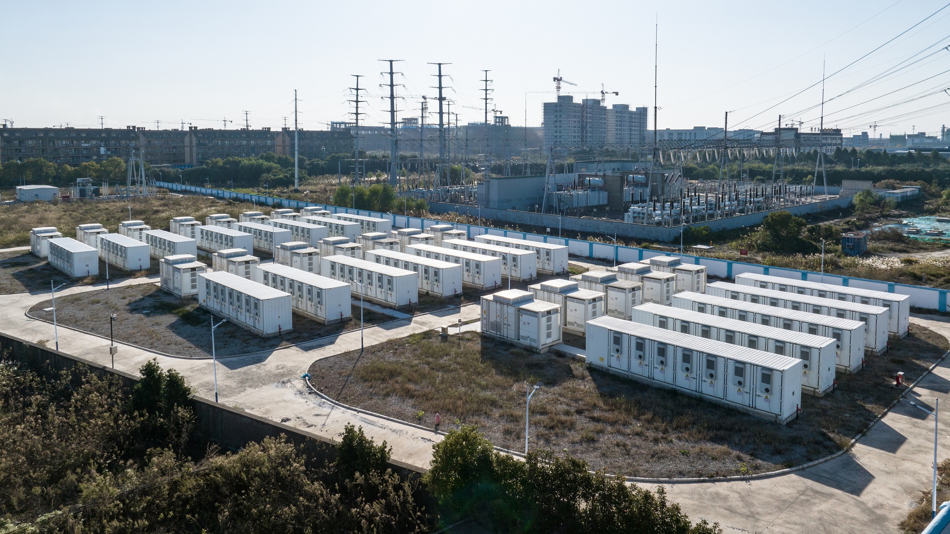 China Launches Revolutionary Lithium-Sodium Hybrid Energy Station