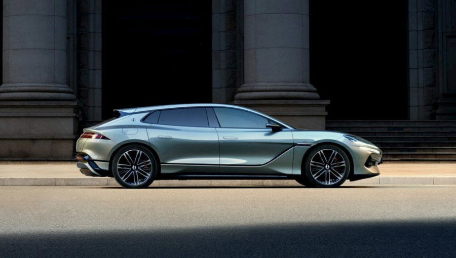 Daniel Craig Leads BYD European Luxury EV Debut