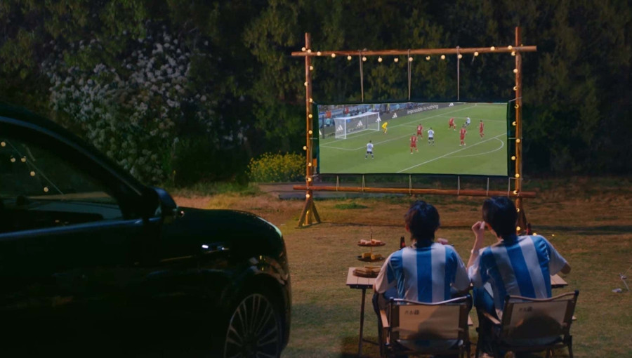 Huawei Headlights Transform Electric Vehicles Into Mobile Cinemas