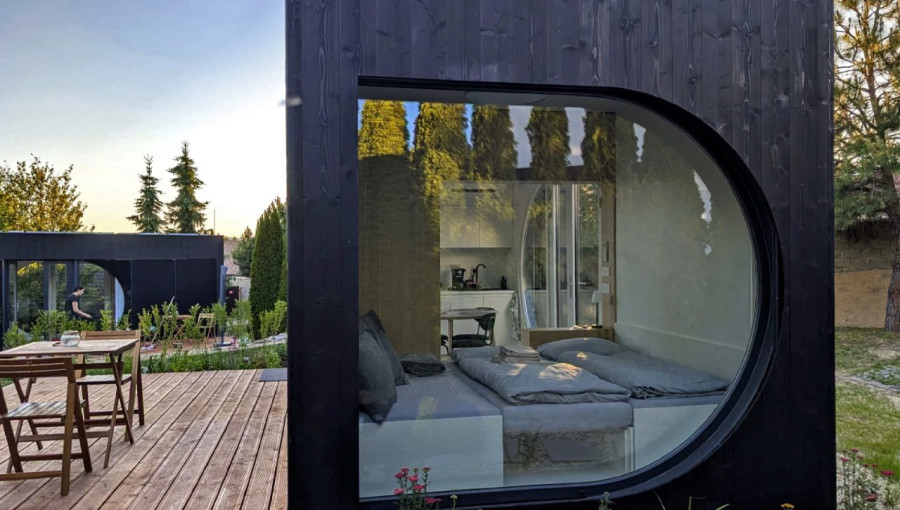 Innovative Ecocapsule Box Redefines Solar Powered Off-Grid Living