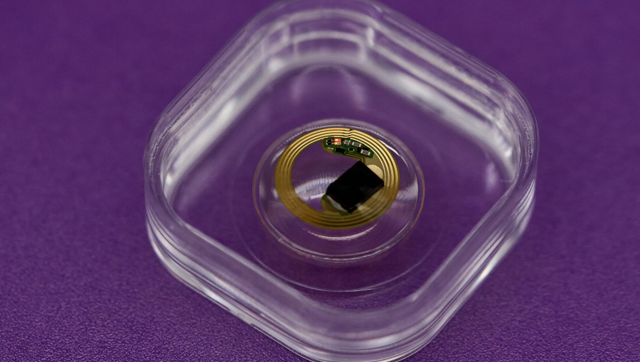 New Ceramic Microbattery To Power Smart Contact Lenses