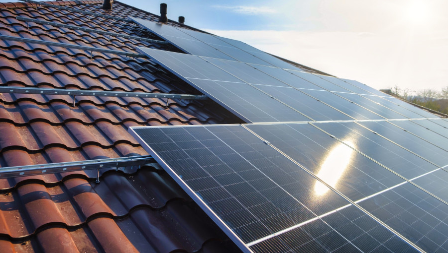 Renewable Energy Investments Surge Despite Solar and Wind Decline