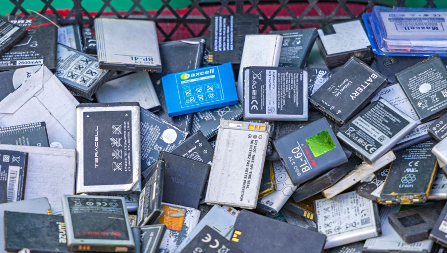 Researchers Turn Phone And Paper Waste Into Batteries