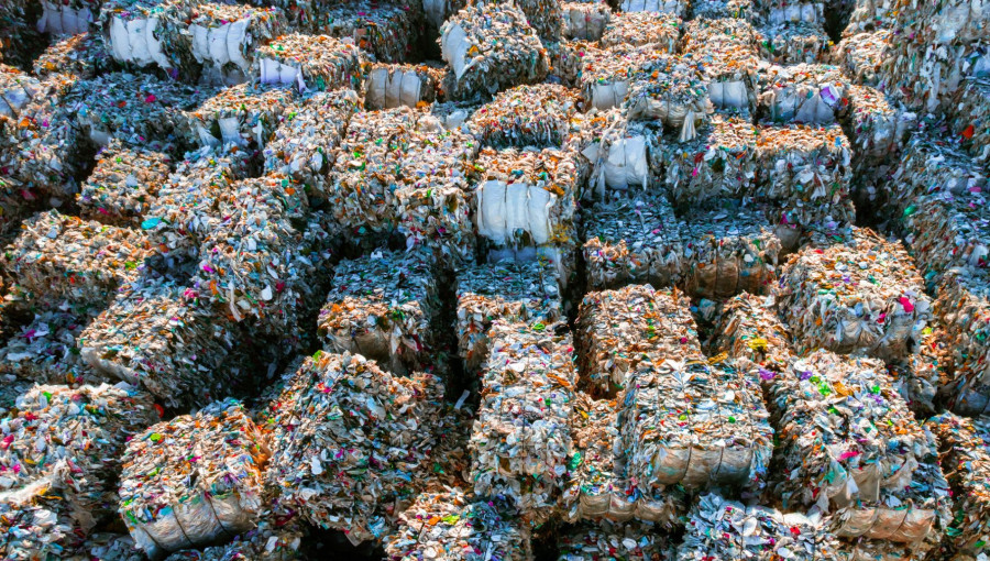 Revolutionary Method Turns Plastic Waste into High-Clean Petrol