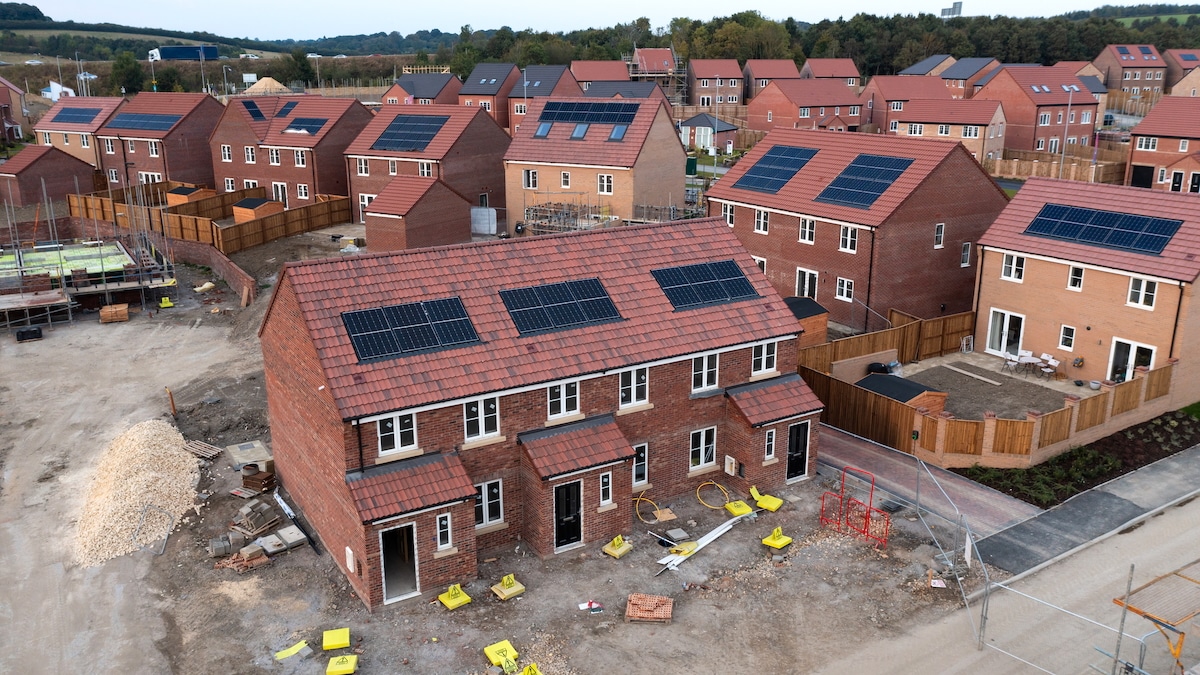 UK Mandates Solar Panels for New Homes to Boost Energy Efficiency