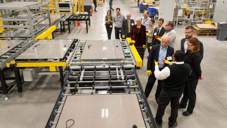 US Solar Sector Booms Despite Policy Headwinds